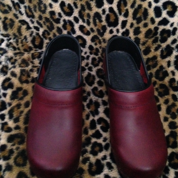 DANSKO Burgundy Leather Professional Clog, Like new! Size 6.5M - Picture 2 of 5
